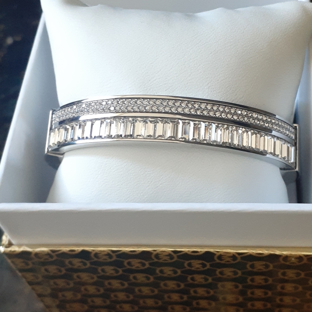 Jewelry - Picture 2 of 6